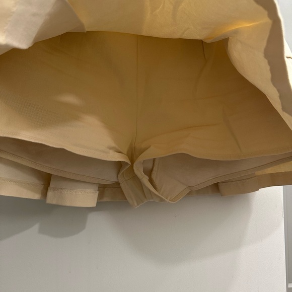 NWT Bree Cargo Skort in Beige, size: L - Picture 3 of 5